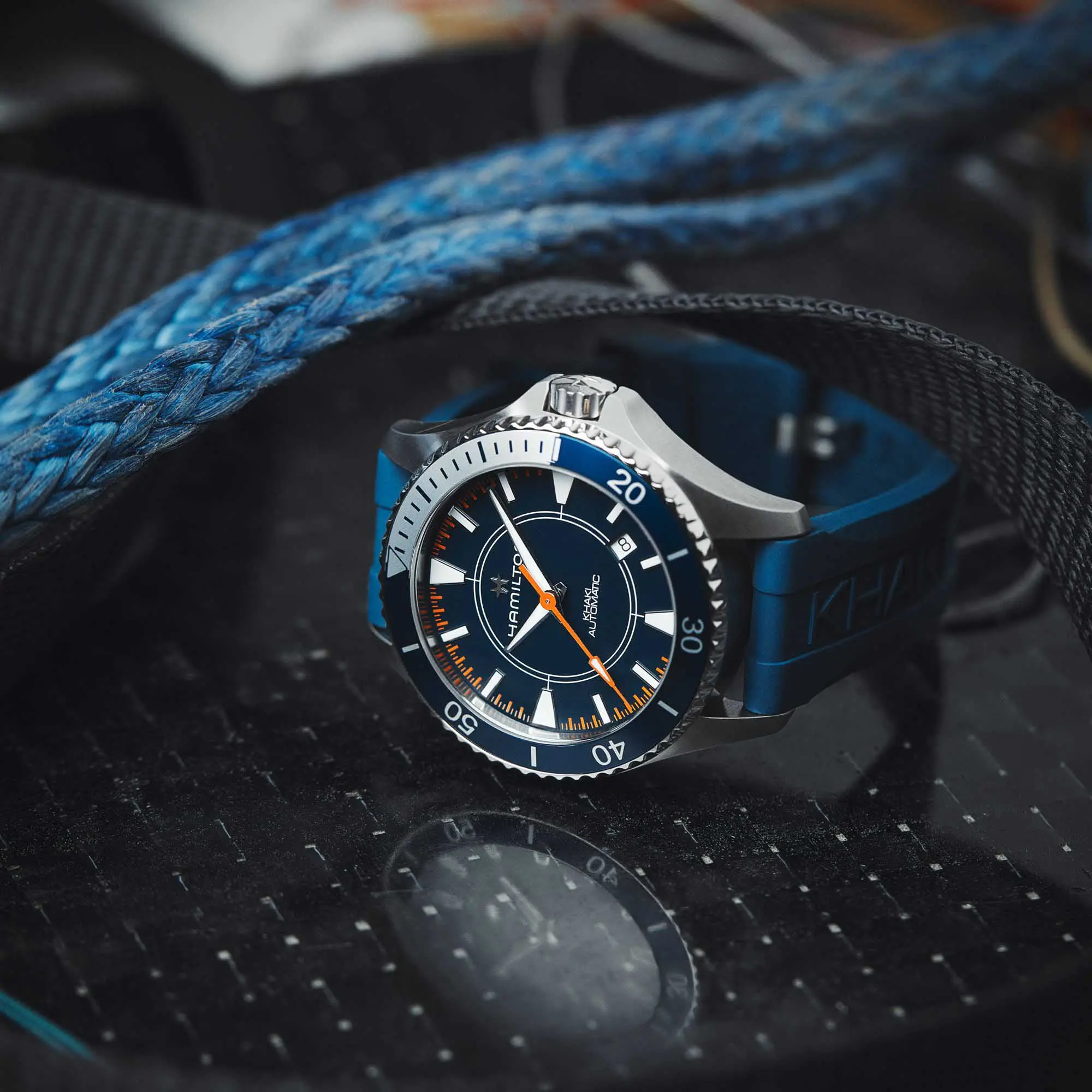 Наручные часы Hamilton Khaki Navy H82385340