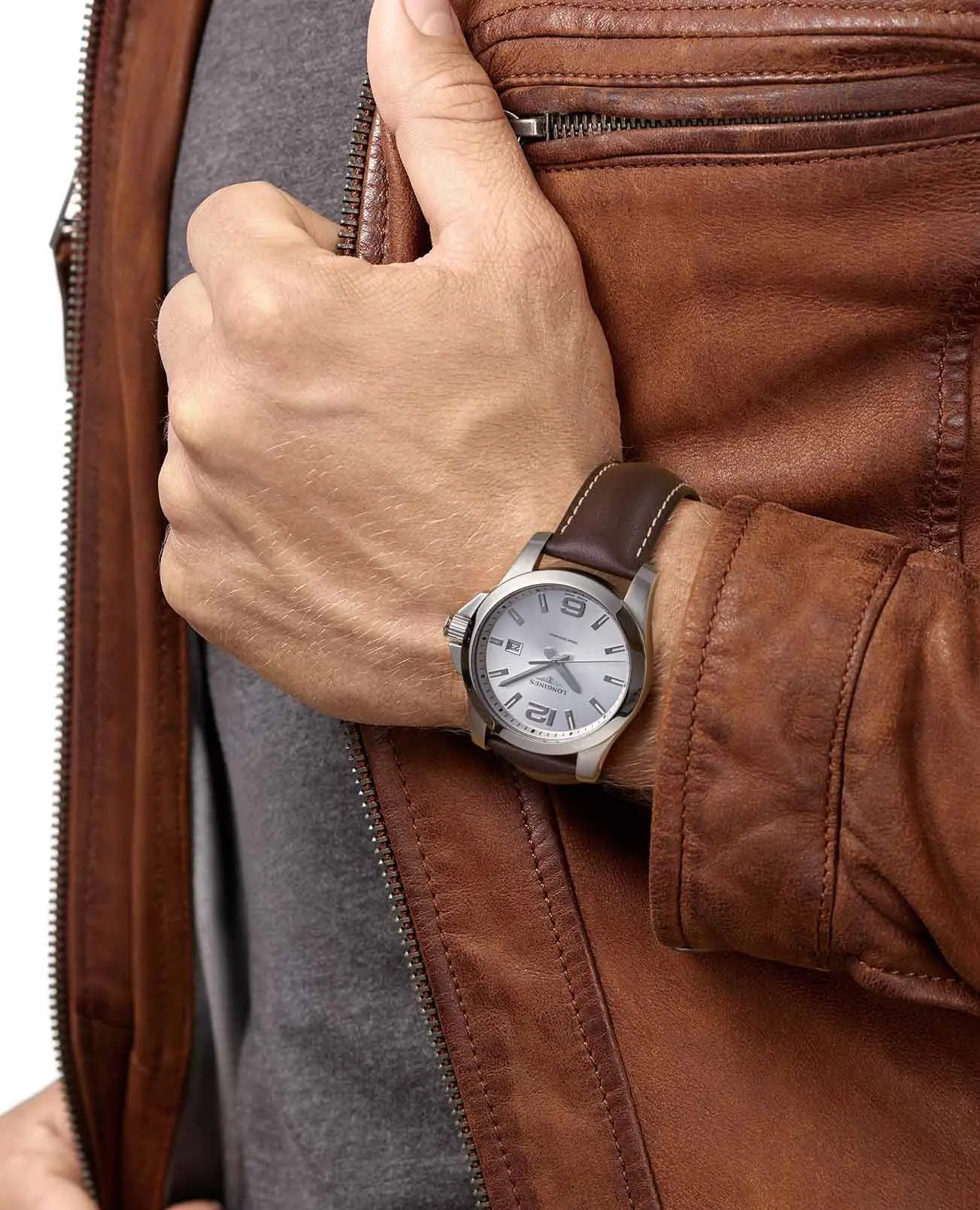 Наручные часы Longines Conquest L37604765