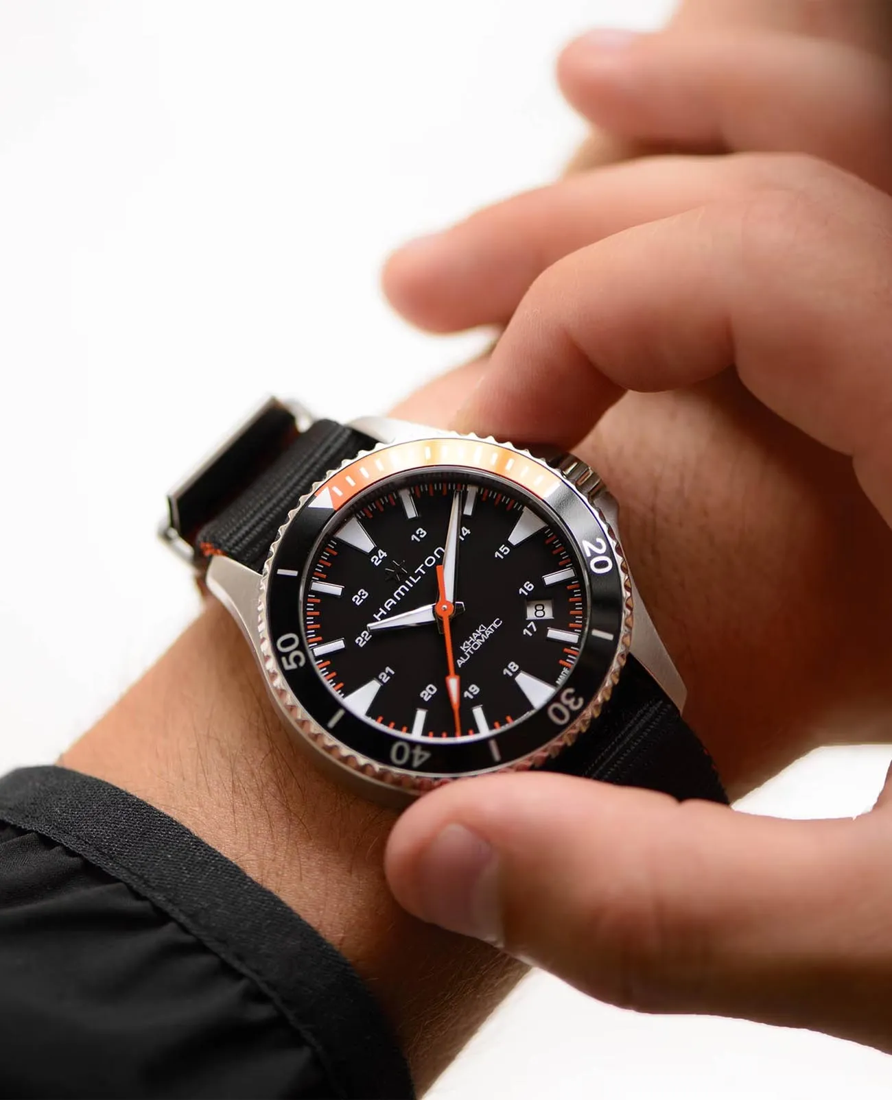 Наручные часы Hamilton Khaki Navy H82305931